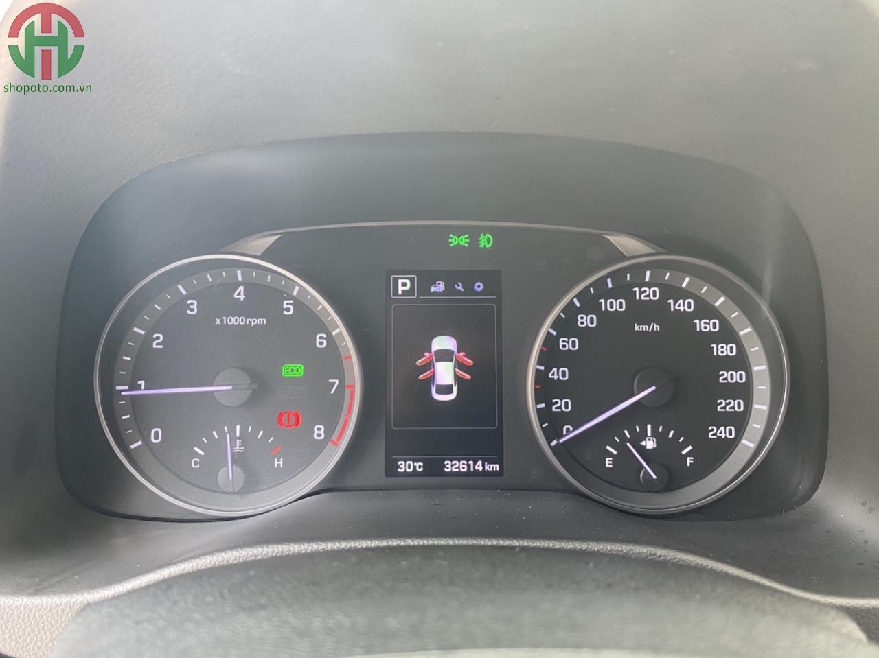 Hyundai Elantra 2.0 AT GLS 2017 màu Xanh Ngọc