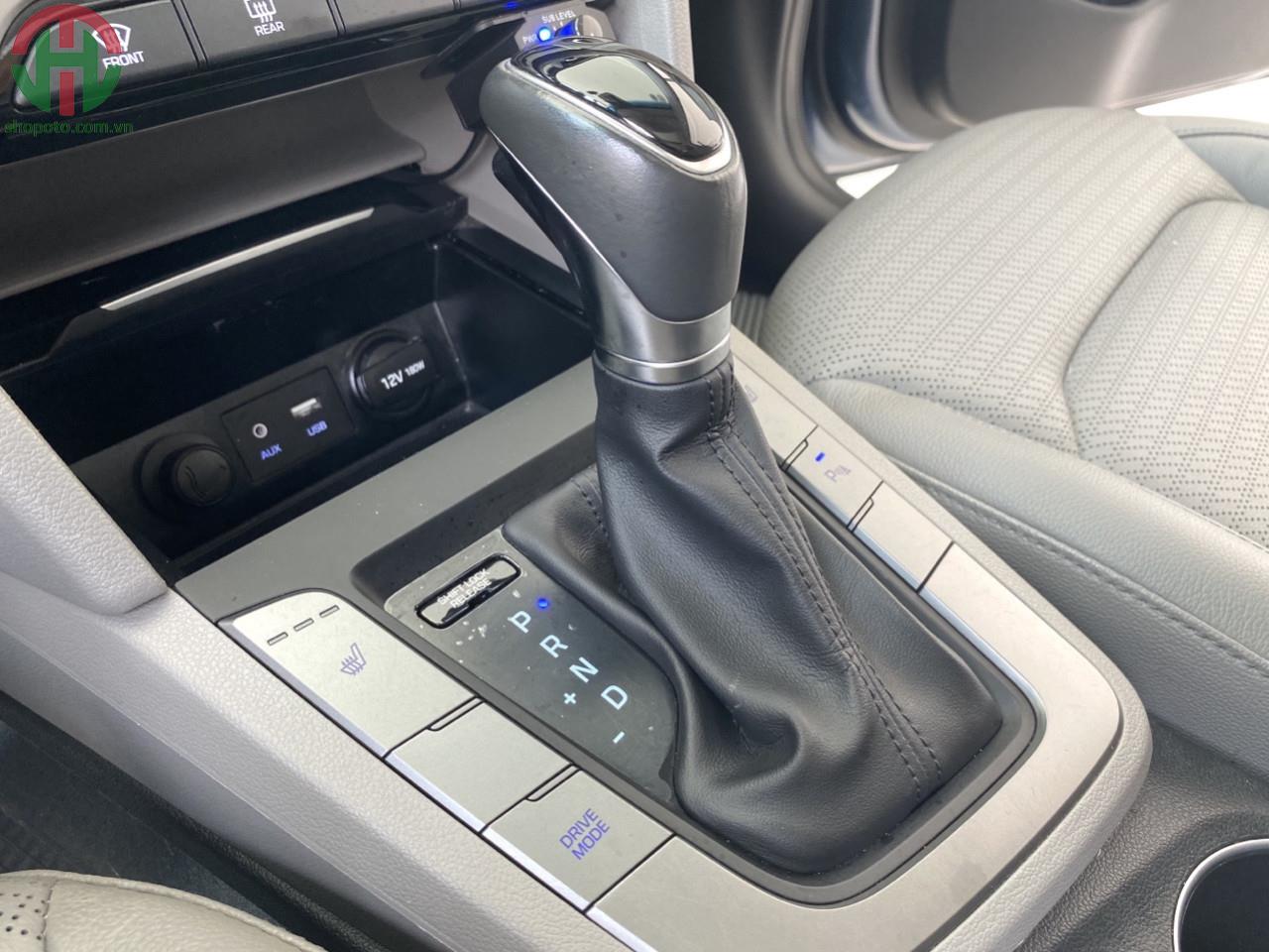 Hyundai Elantra 2.0 AT GLS 2017 màu Xanh Ngọc