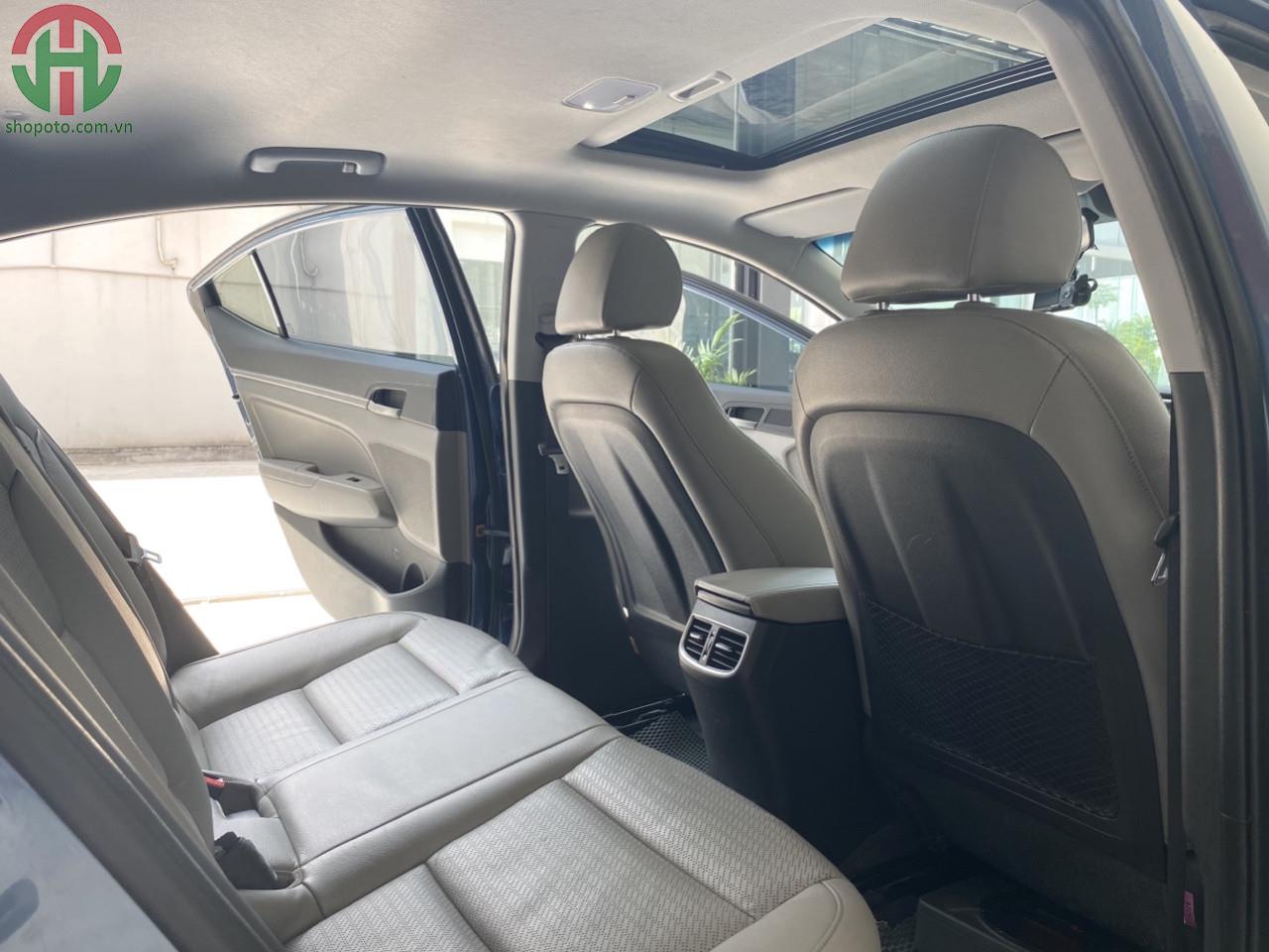 Hyundai Elantra 2.0 AT GLS 2017 màu Xanh Ngọc