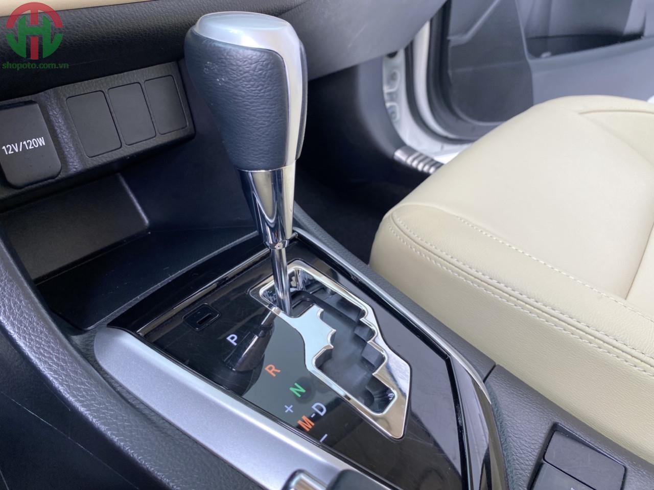 Toyota Altis 1.8 G 2019 màu trắng