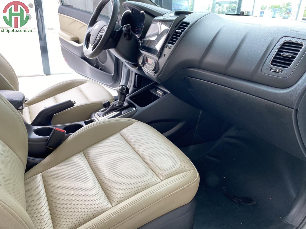 Kia Cerato 2.0 AT 2016 màu Bạc