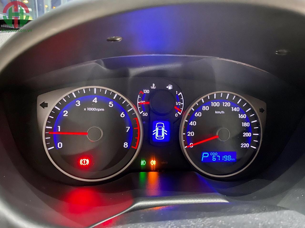 Hyundai I20 1.4 AT 2013 màu Trắng