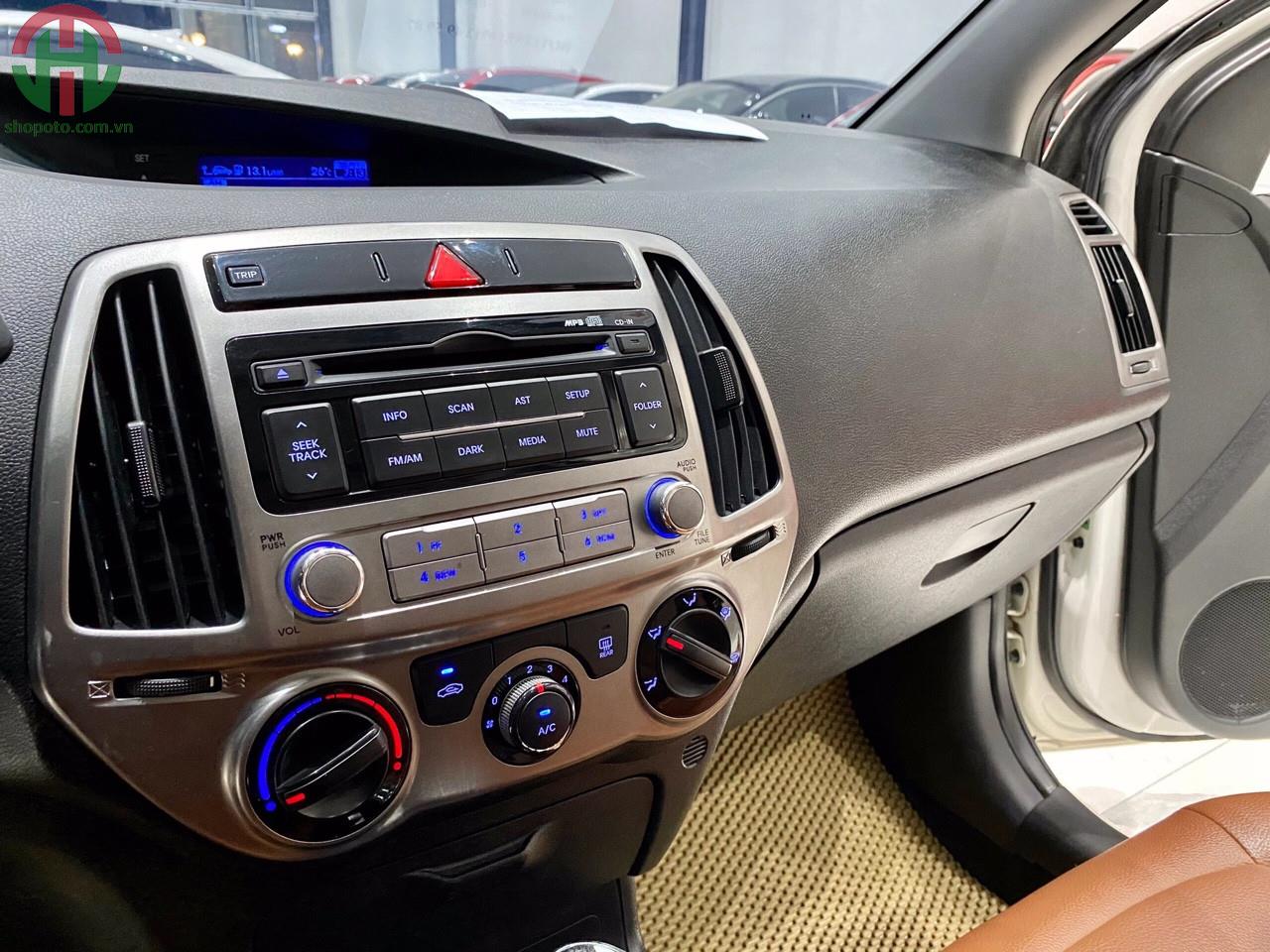 Hyundai I20 1.4 AT 2013 màu Trắng