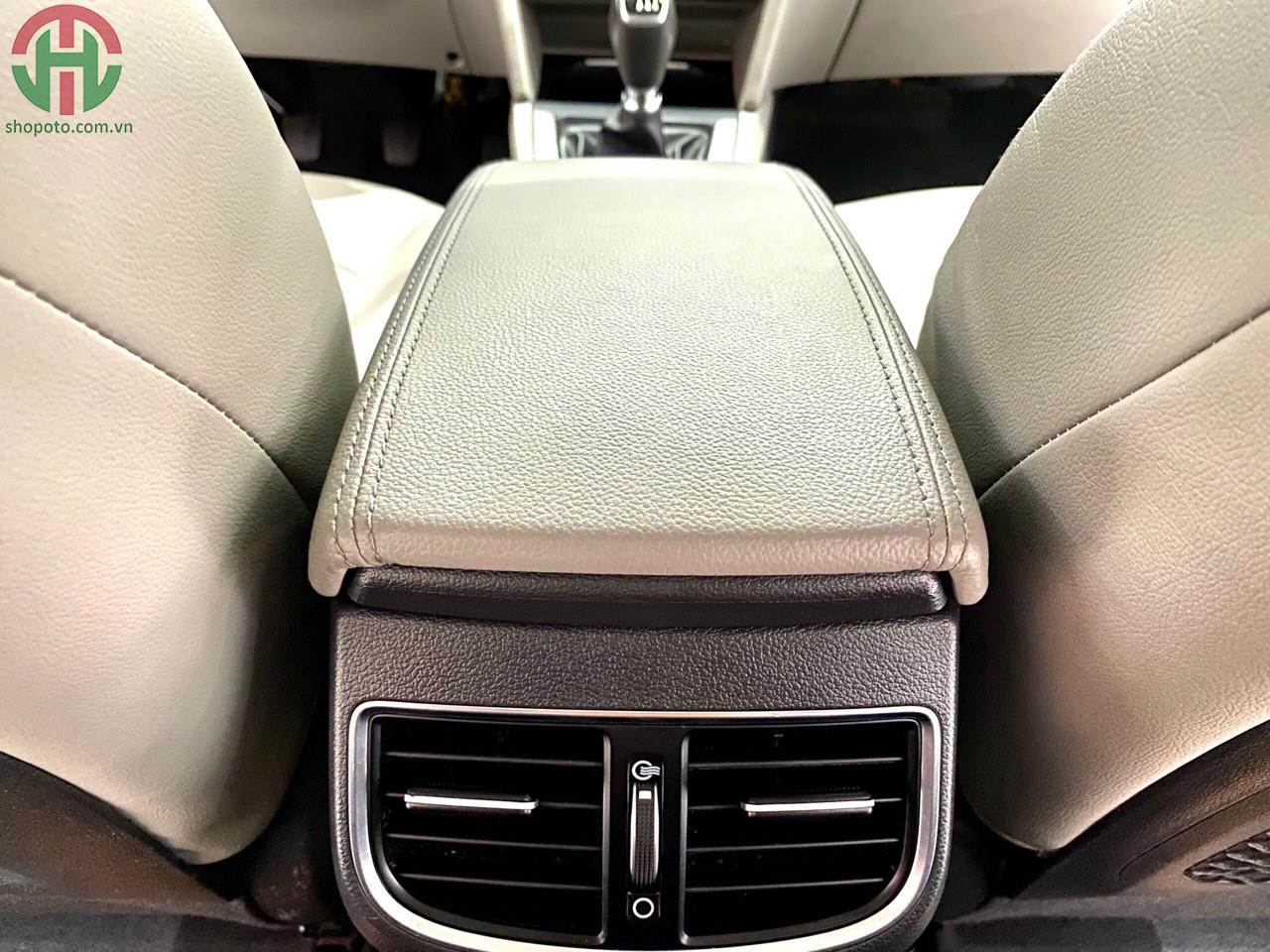 Hyundai Elantra 1.6 MT 2016 màu Trắng