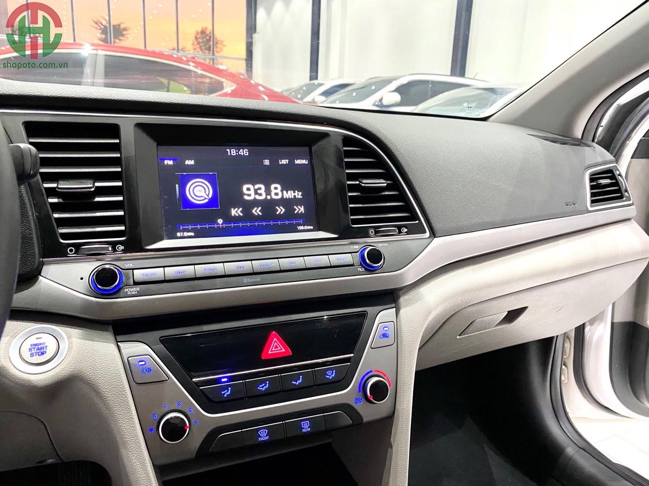 Hyundai Elantra 1.6 MT 2016 màu Trắng