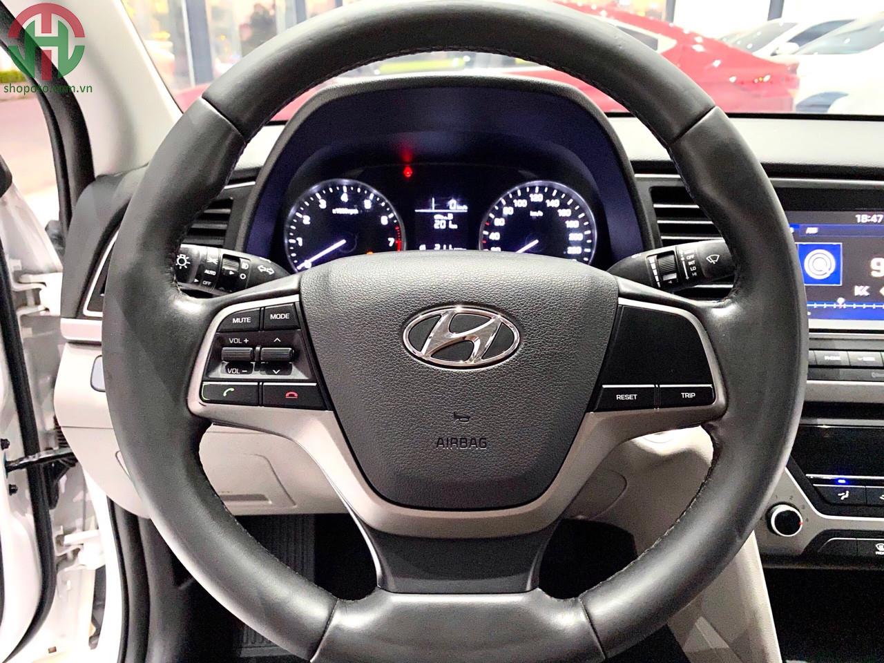 Hyundai Elantra 1.6 MT 2016 màu Trắng