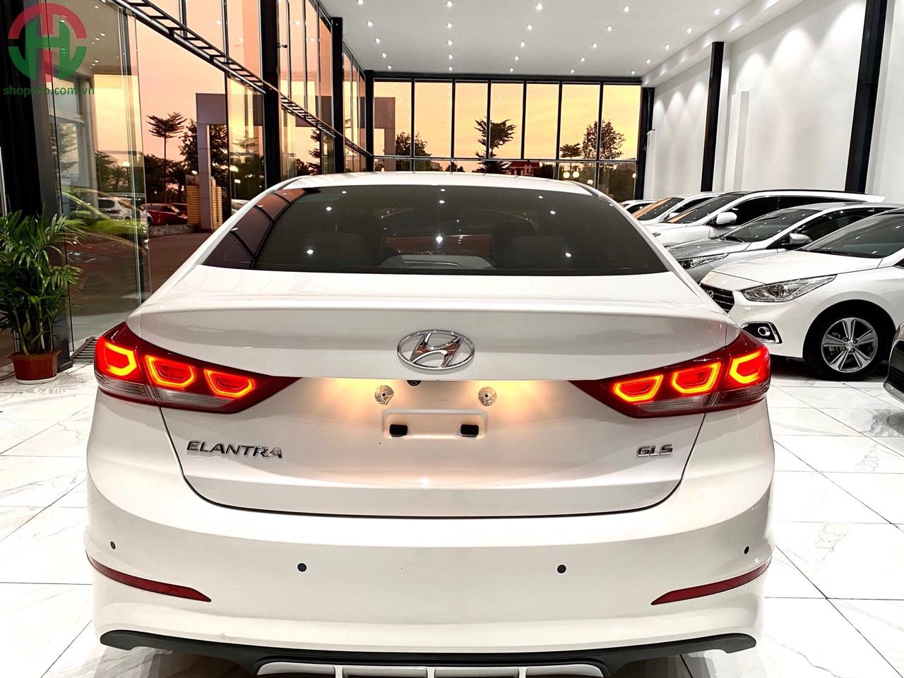 Hyundai Elantra 1.6 MT 2016 màu Trắng