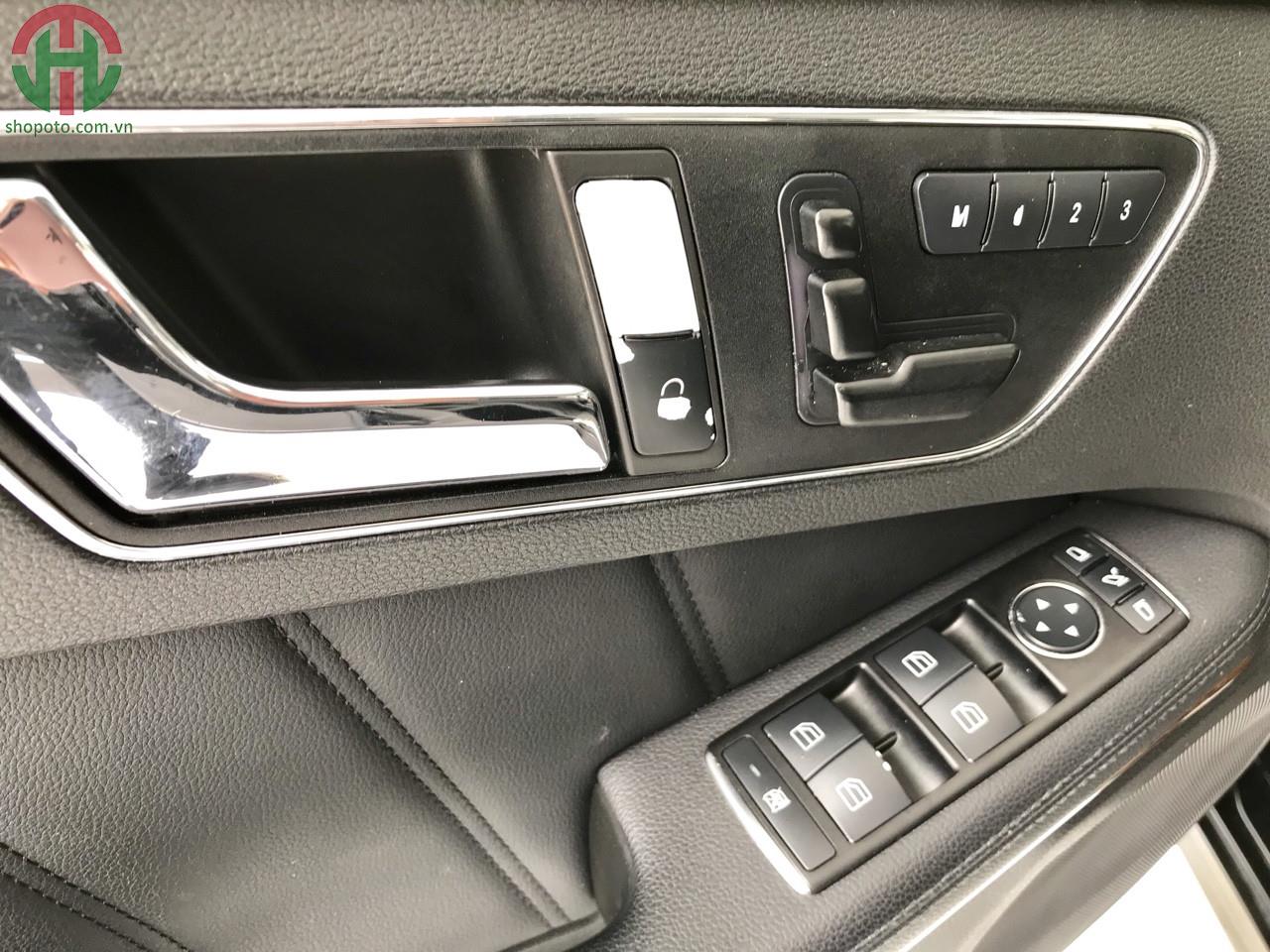 Mercedes Benz E300 màu Đen 2011