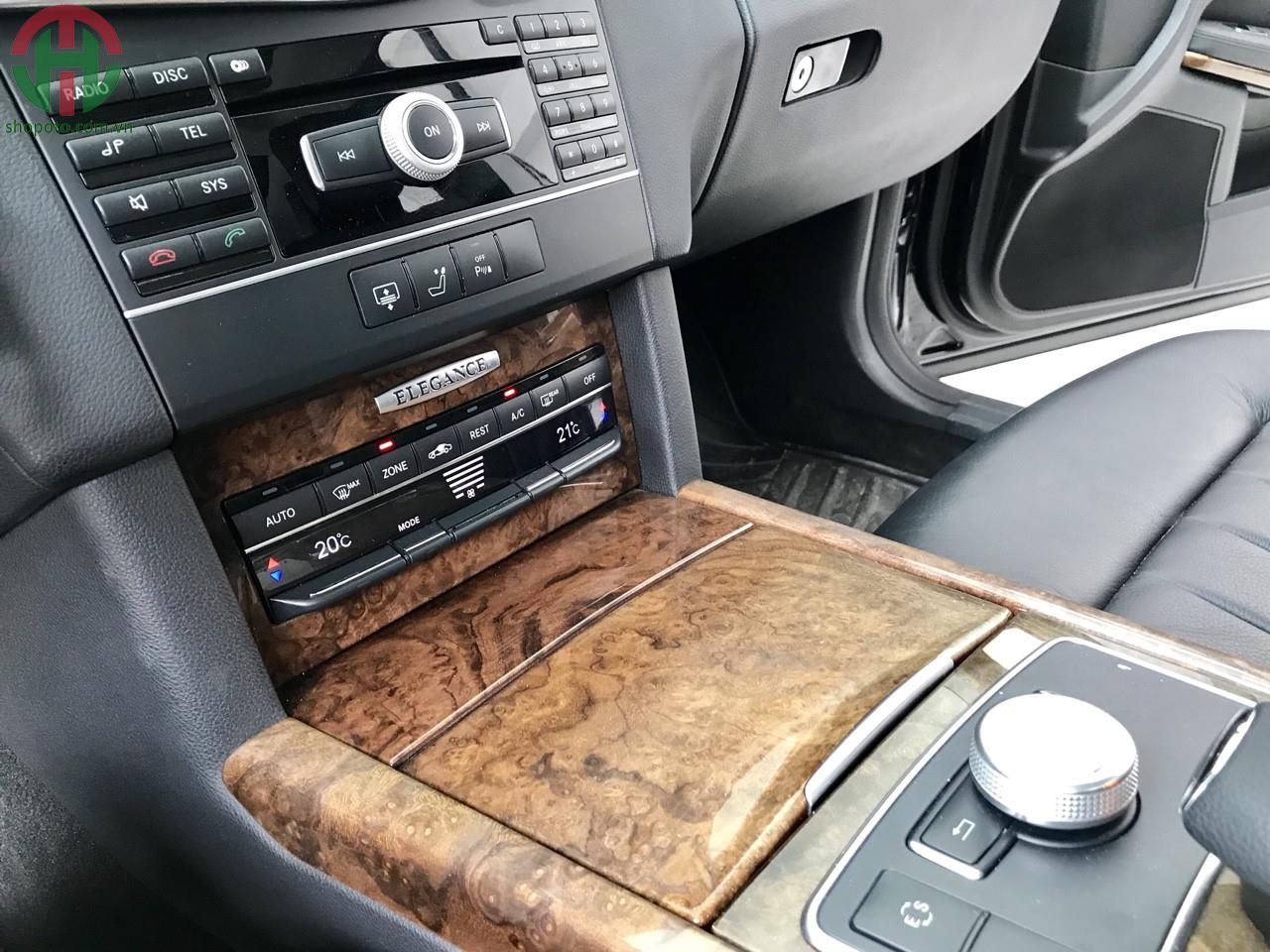 Mercedes Benz E300 màu Đen 2011