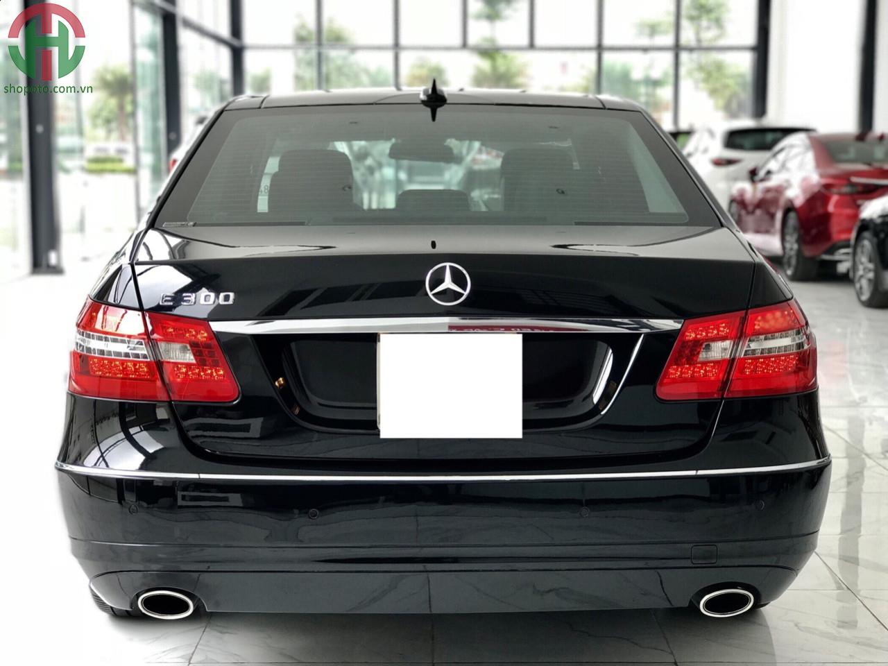 Mercedes Benz E300 màu Đen 2011
