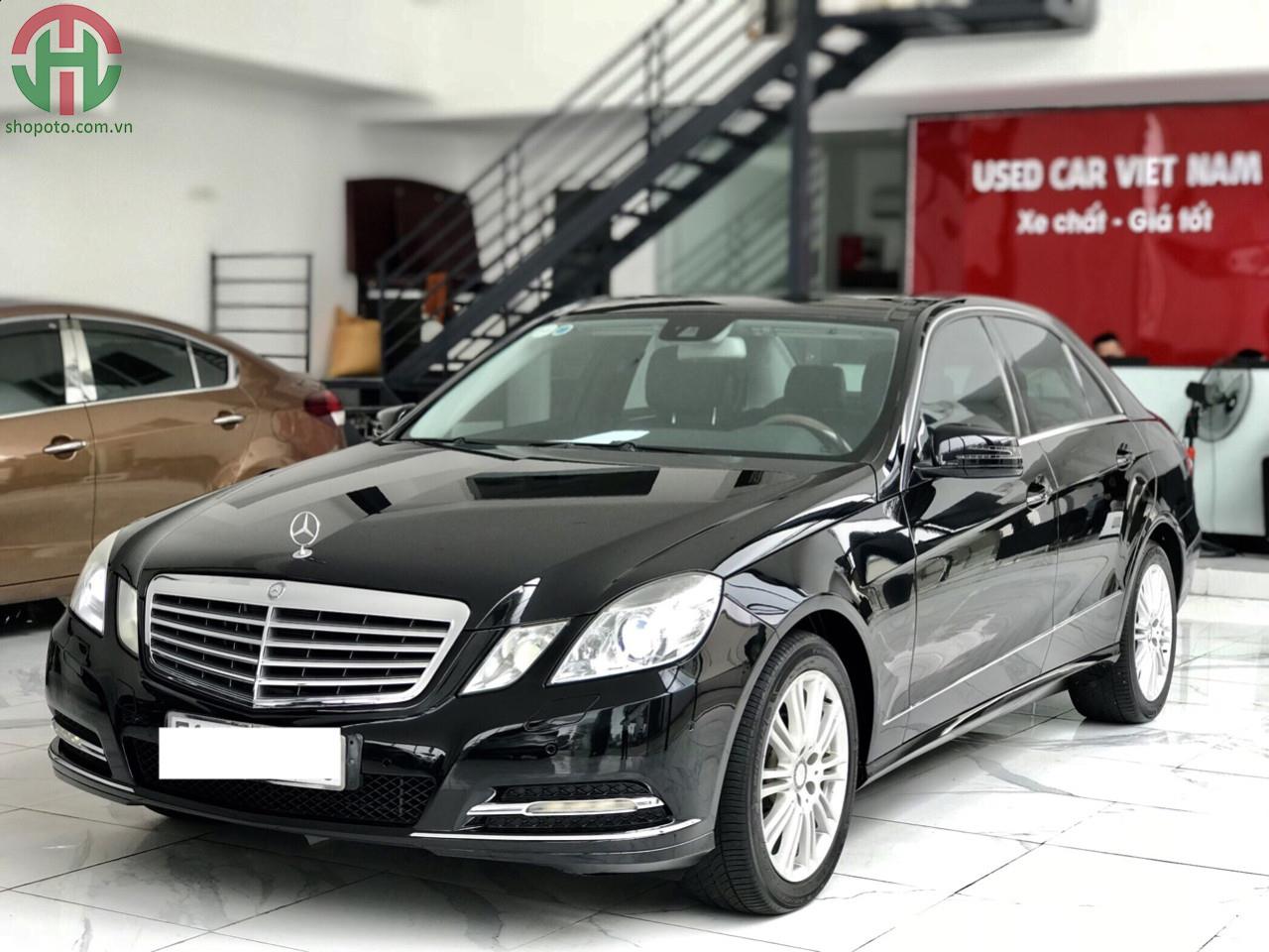 Mercedes Benz E300 màu Đen 2011