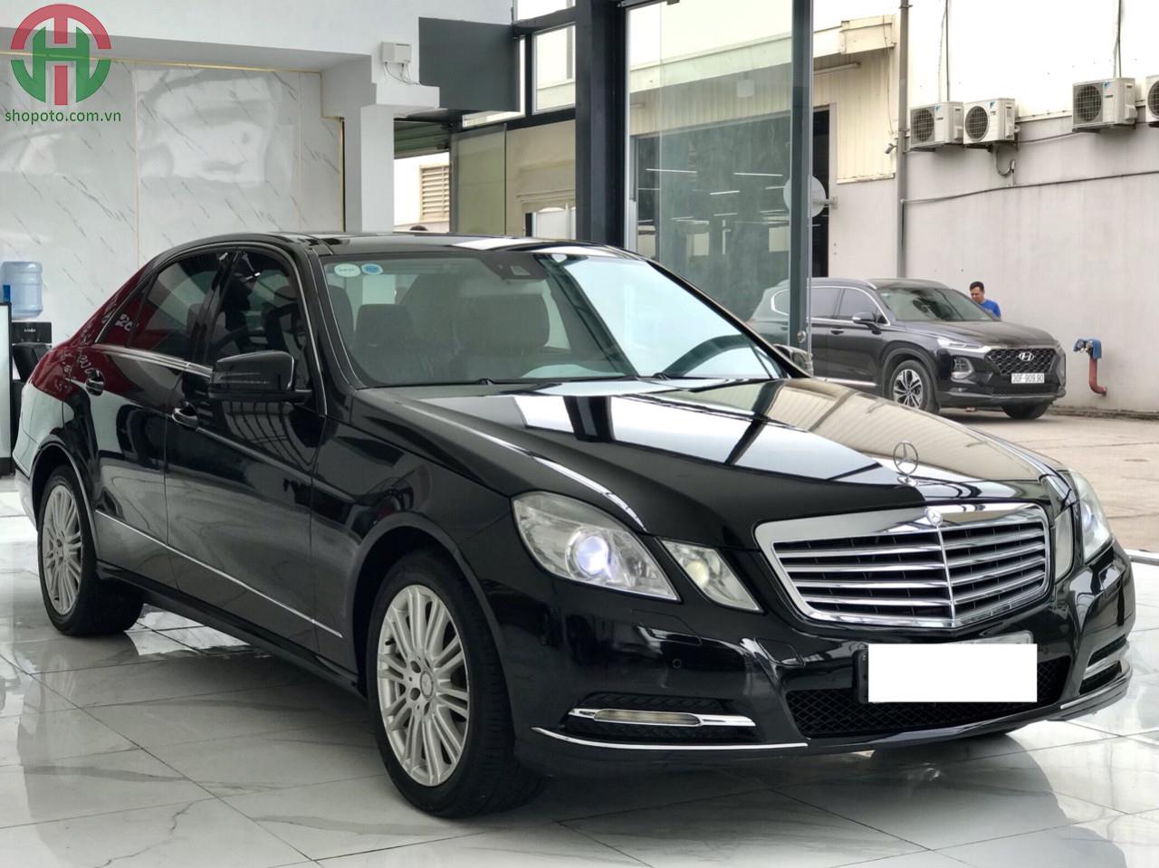 Mercedes Benz E300 màu Đen 2011
