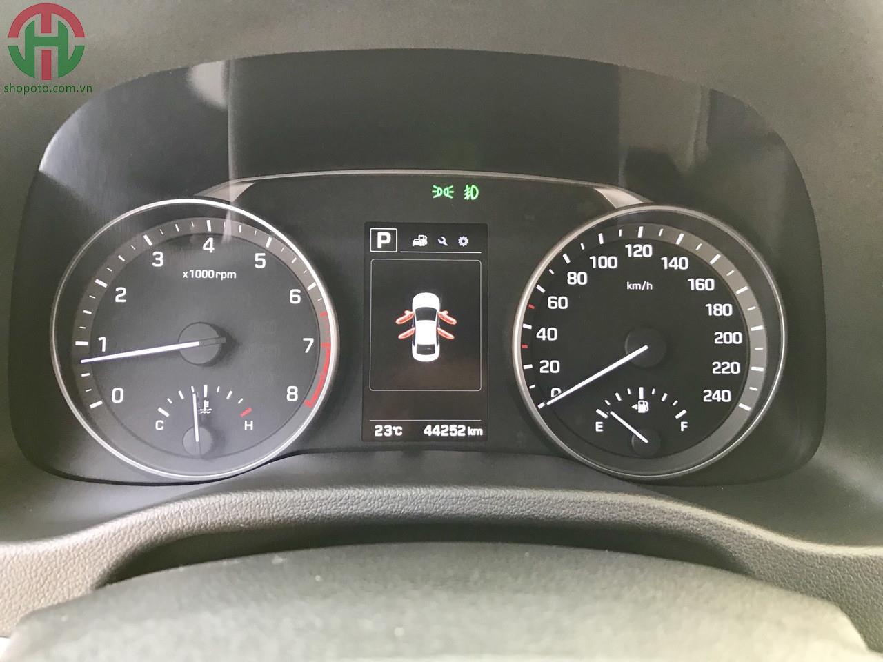 Hyundai Elantra 2.0 AT GLS 2016 màu Trắng