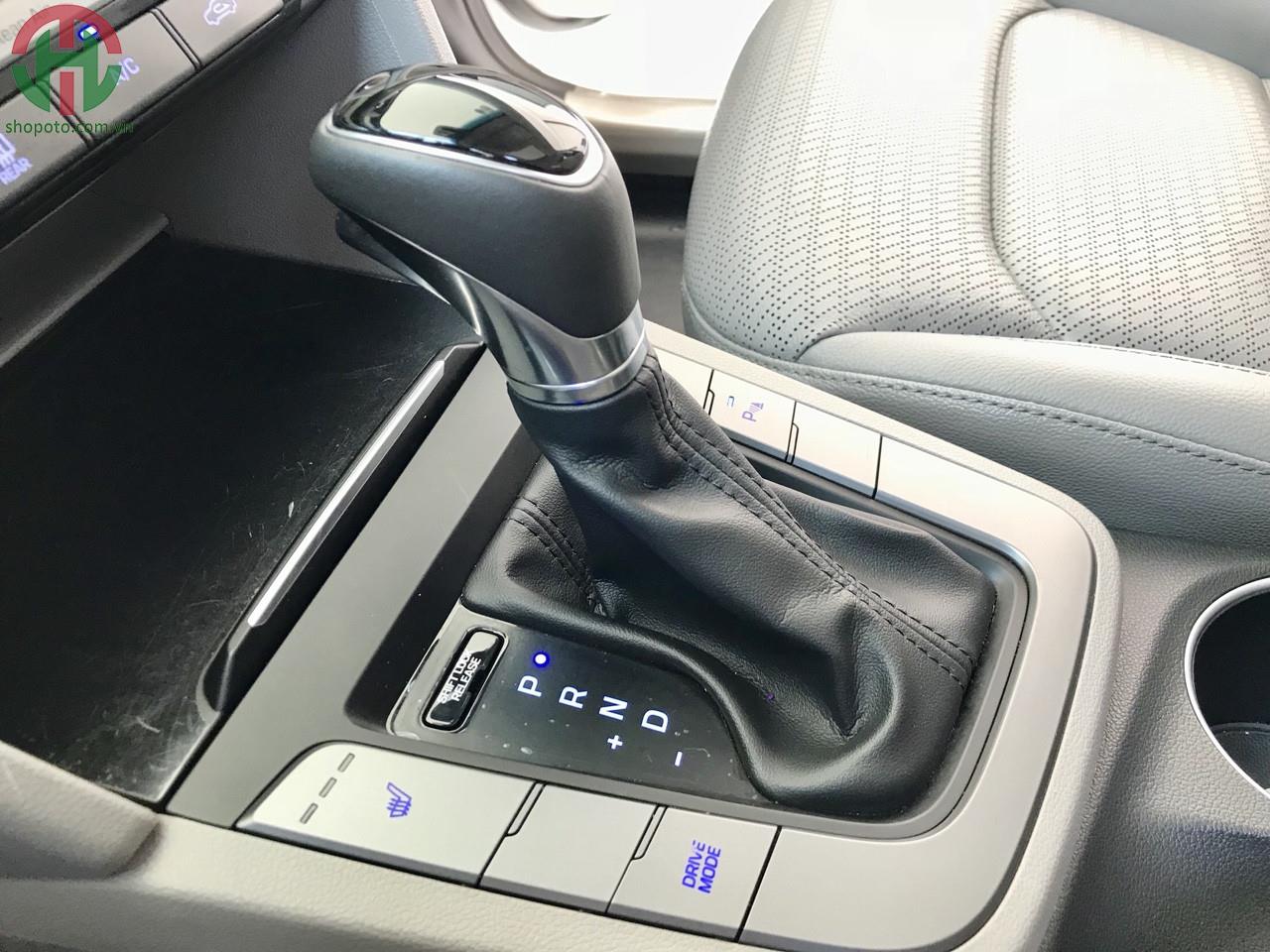 Hyundai Elantra 2.0 AT GLS 2016 màu Trắng