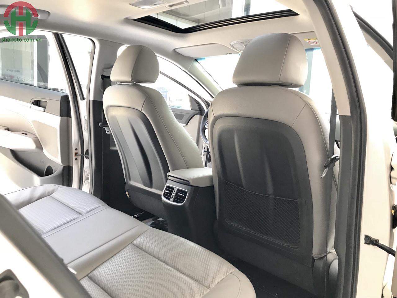 Hyundai Elantra 2.0 AT GLS 2016 màu Trắng