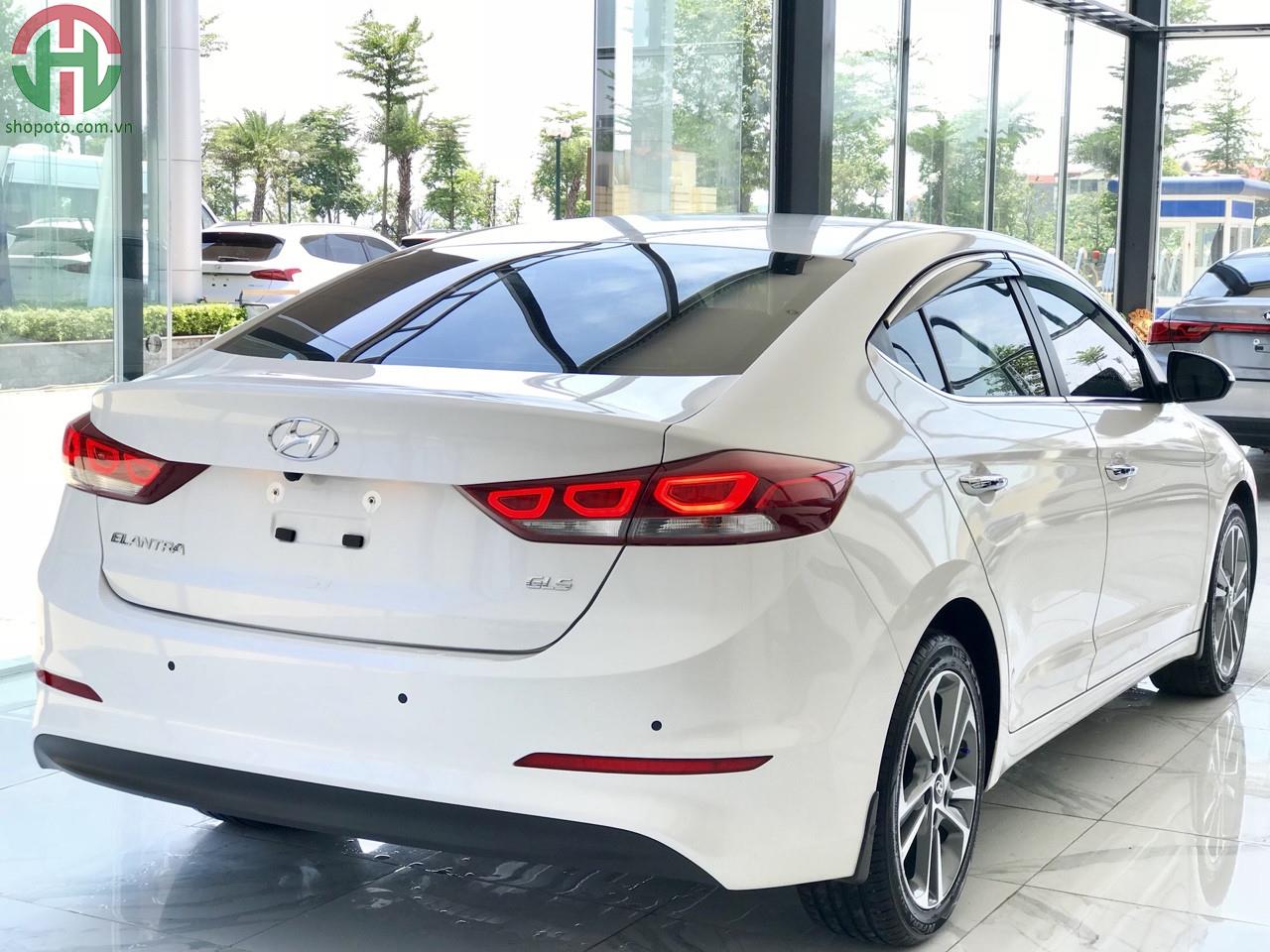 Hyundai Elantra 2.0 AT GLS 2016 màu Trắng