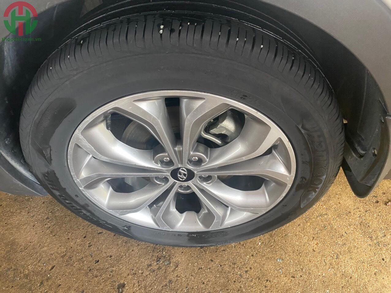Hyundai Santafe 2.4 AT 2WD 2015 Full Xăng màu Bạc