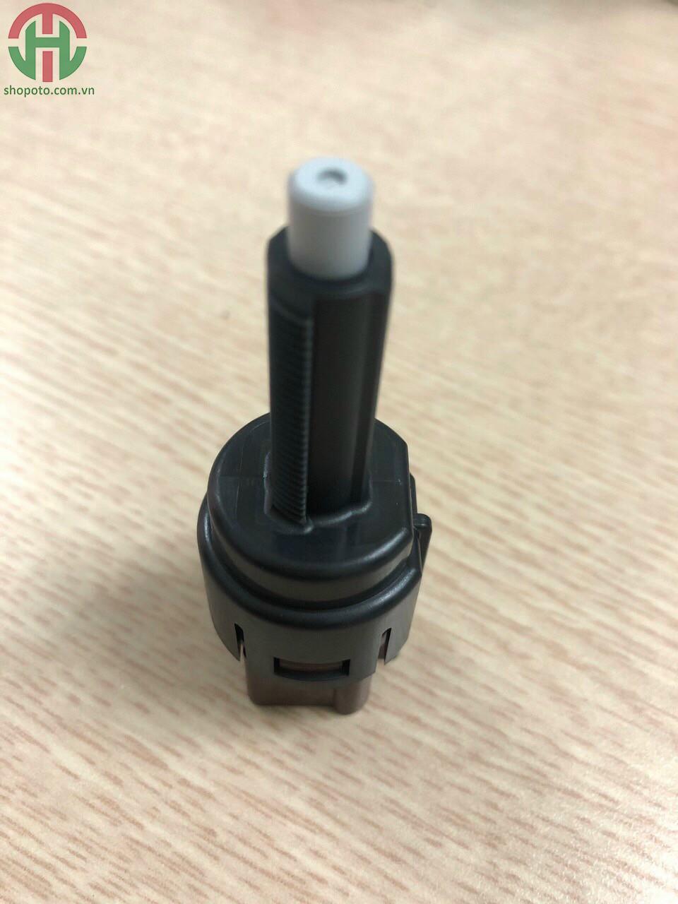 CÔNG TẮC CHÂN PHANH MITSUBISHI PAJERO SPORT