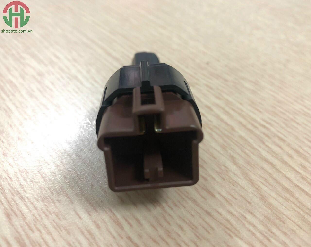 CÔNG TẮC CHÂN PHANH MITSUBISHI PAJERO SPORT