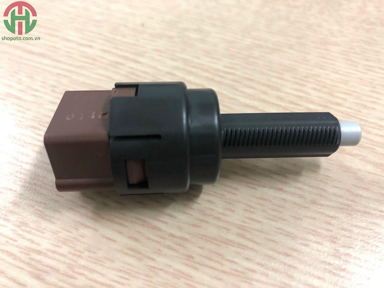 CÔNG TẮC CHÂN PHANH MITSUBISHI PAJERO SPORT