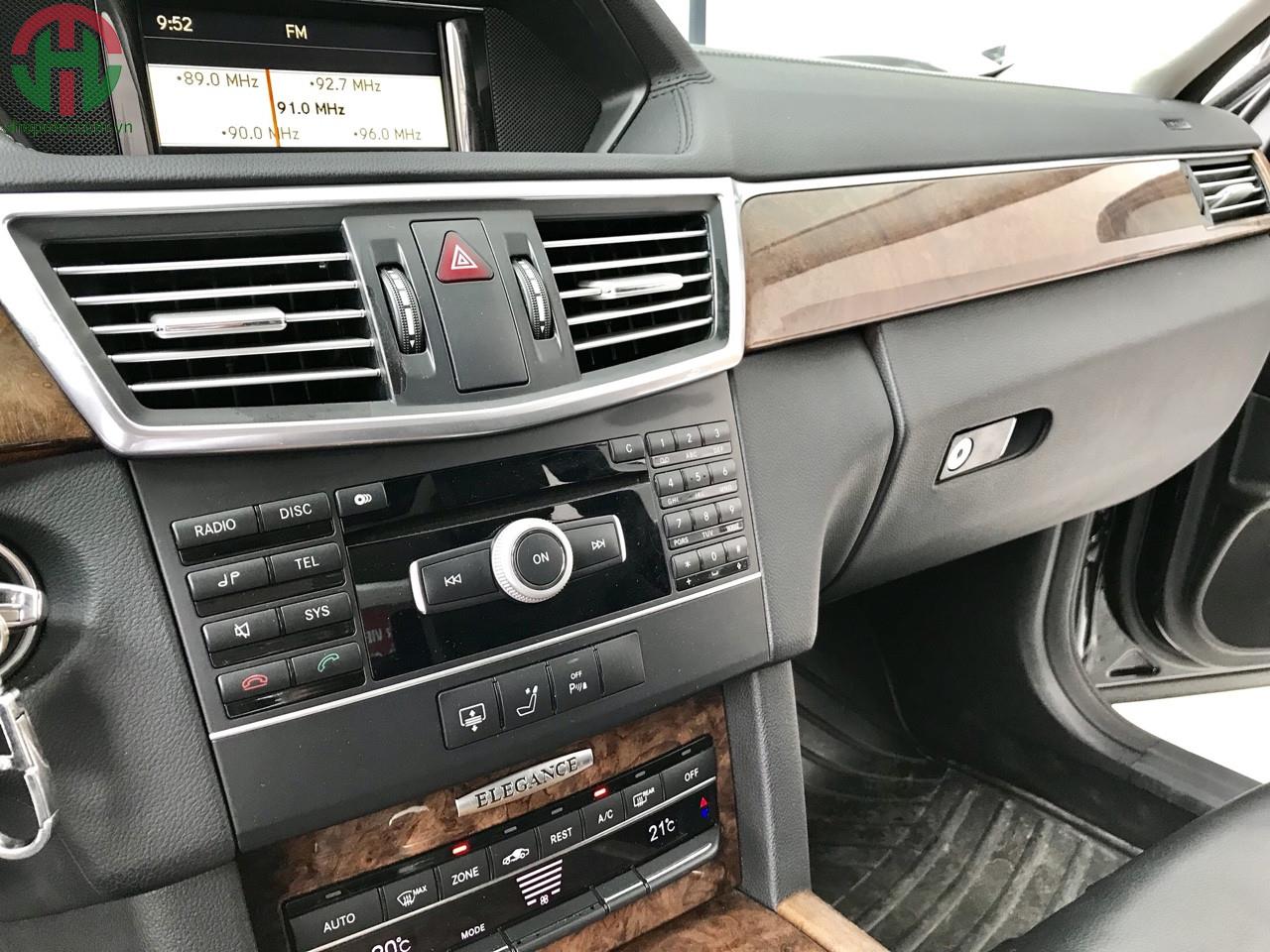 Mercedes E300 2011 màu Đen