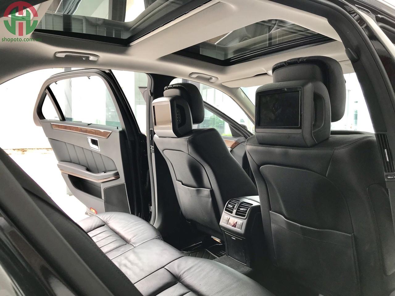 Mercedes E300 2011 màu Đen