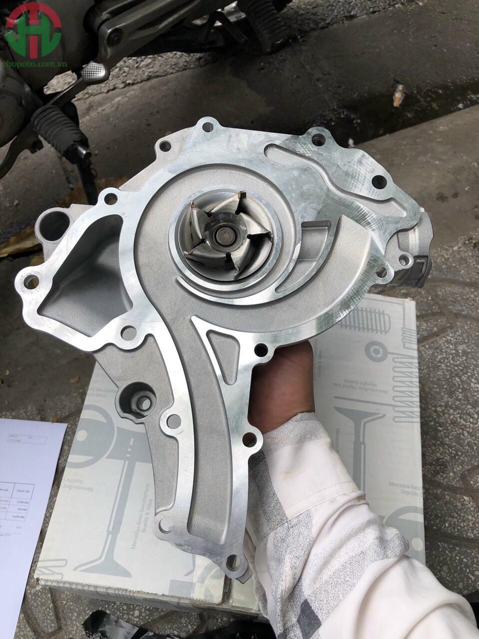 Bơm nước động cơ Mercedes E class