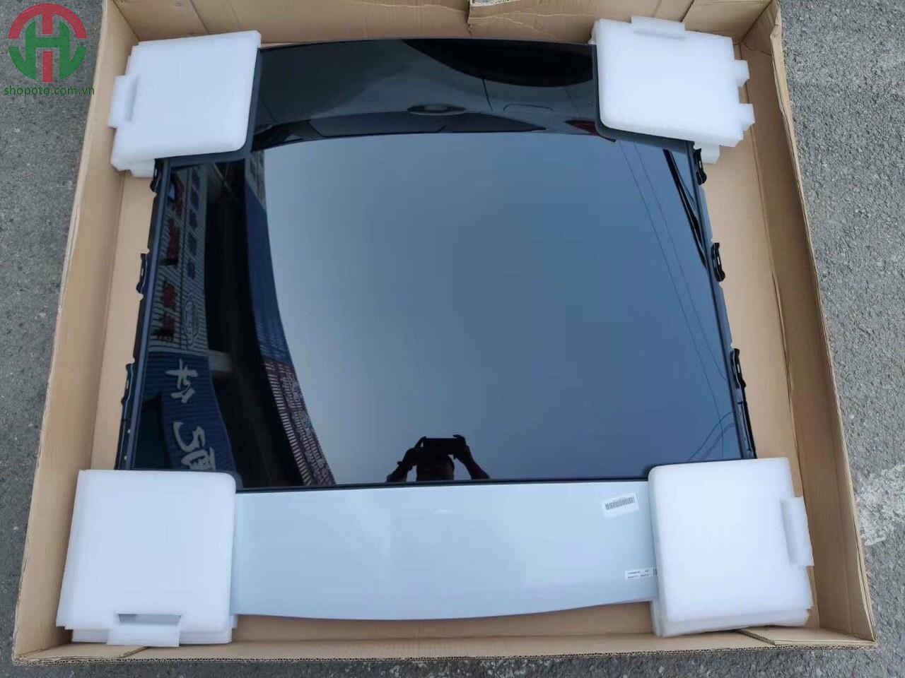 Kính chắn nóc xe Mercedes C class W205