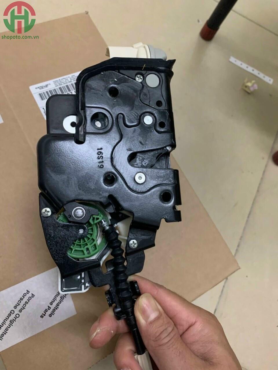 Khoá cửa trước lái LH Porsche Panamera 2015