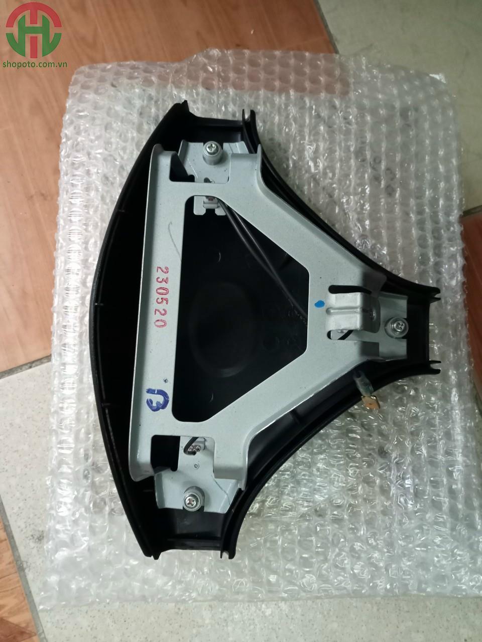 Phím còi trên vô lăng Toyota Zace