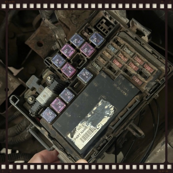 Hộp cầu chì Kia Morning 2011 MT Máy 1.0 Mã 91200-1Y960