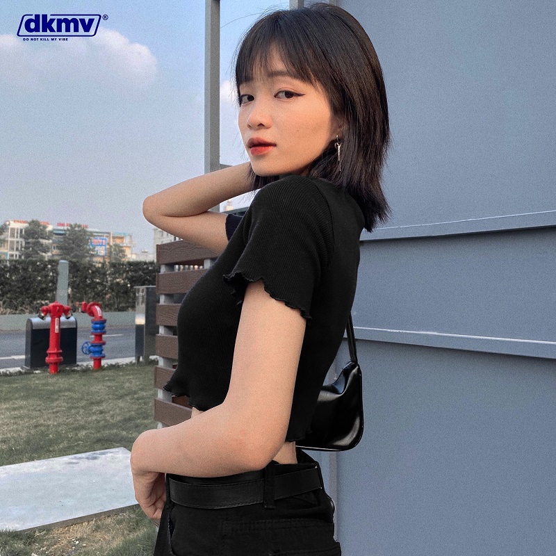 áo croptop local brand đen dkmv