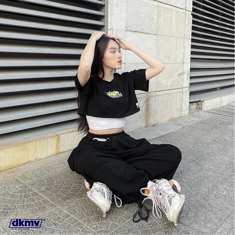 áo croptop local brand màu đen dkmv