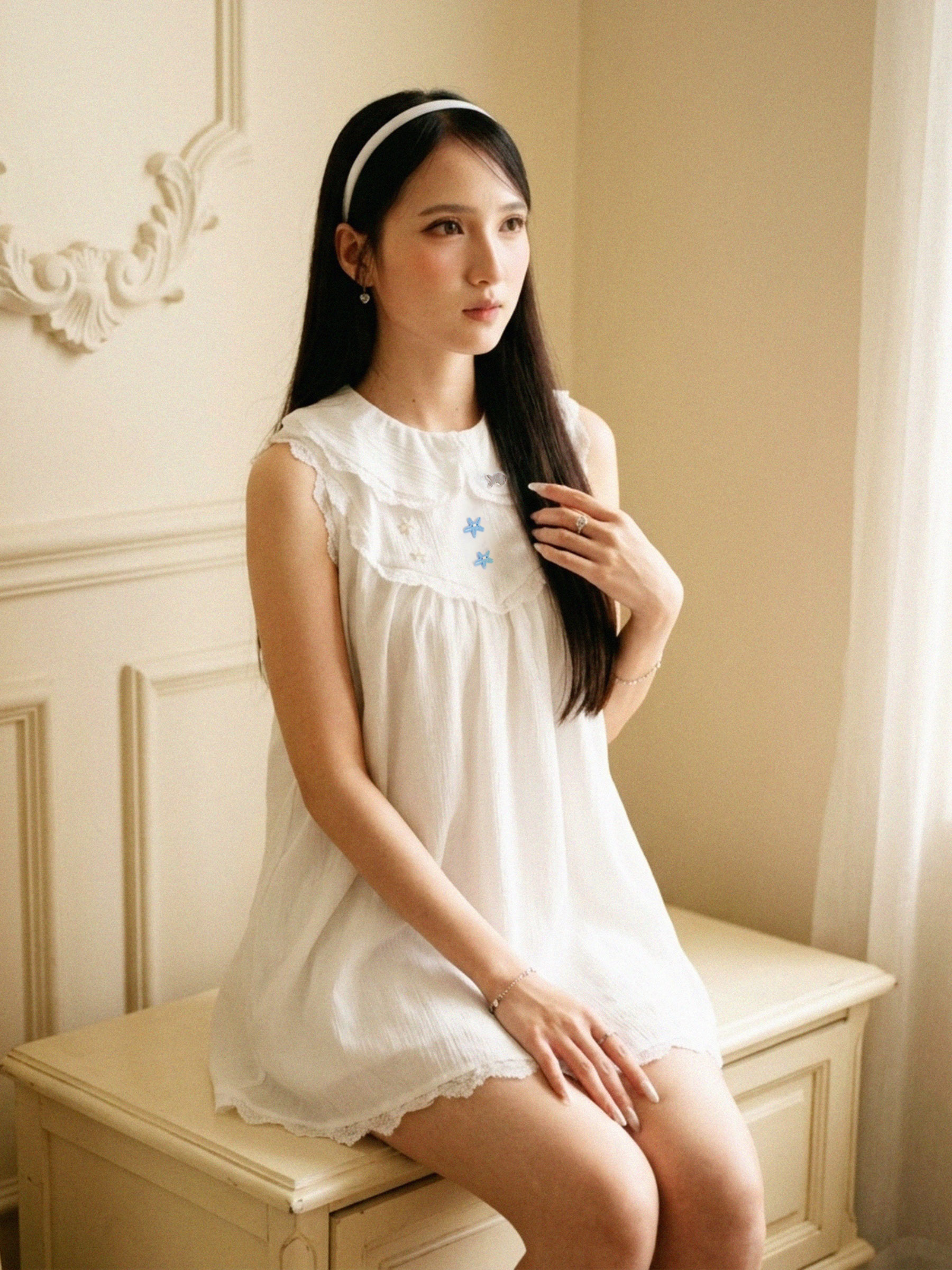 Đầm babydoll trắng cổ sen sát nách DKMV phối ren