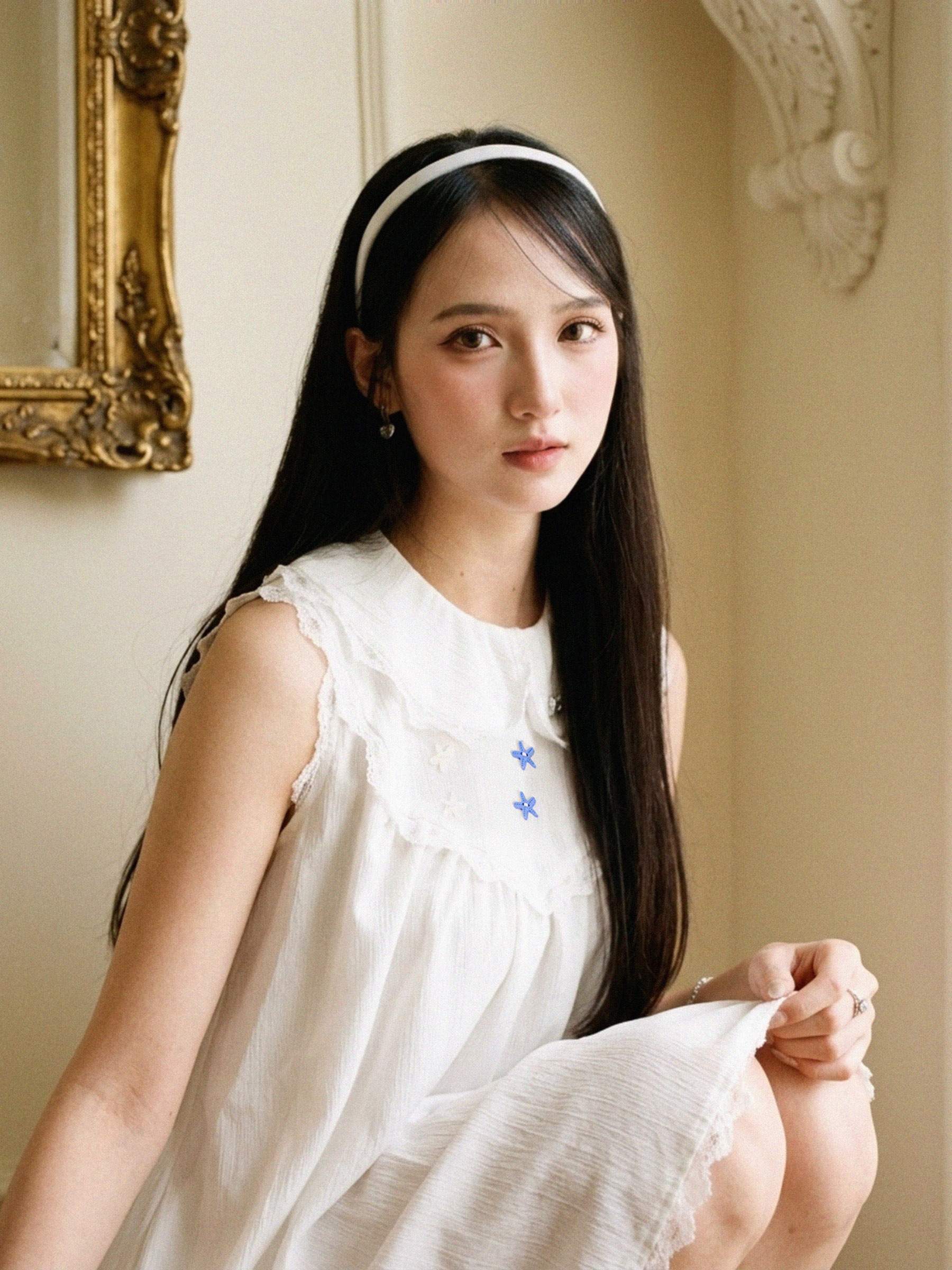 Đầm babydoll trắng cổ sen sát nách DKMV phối ren