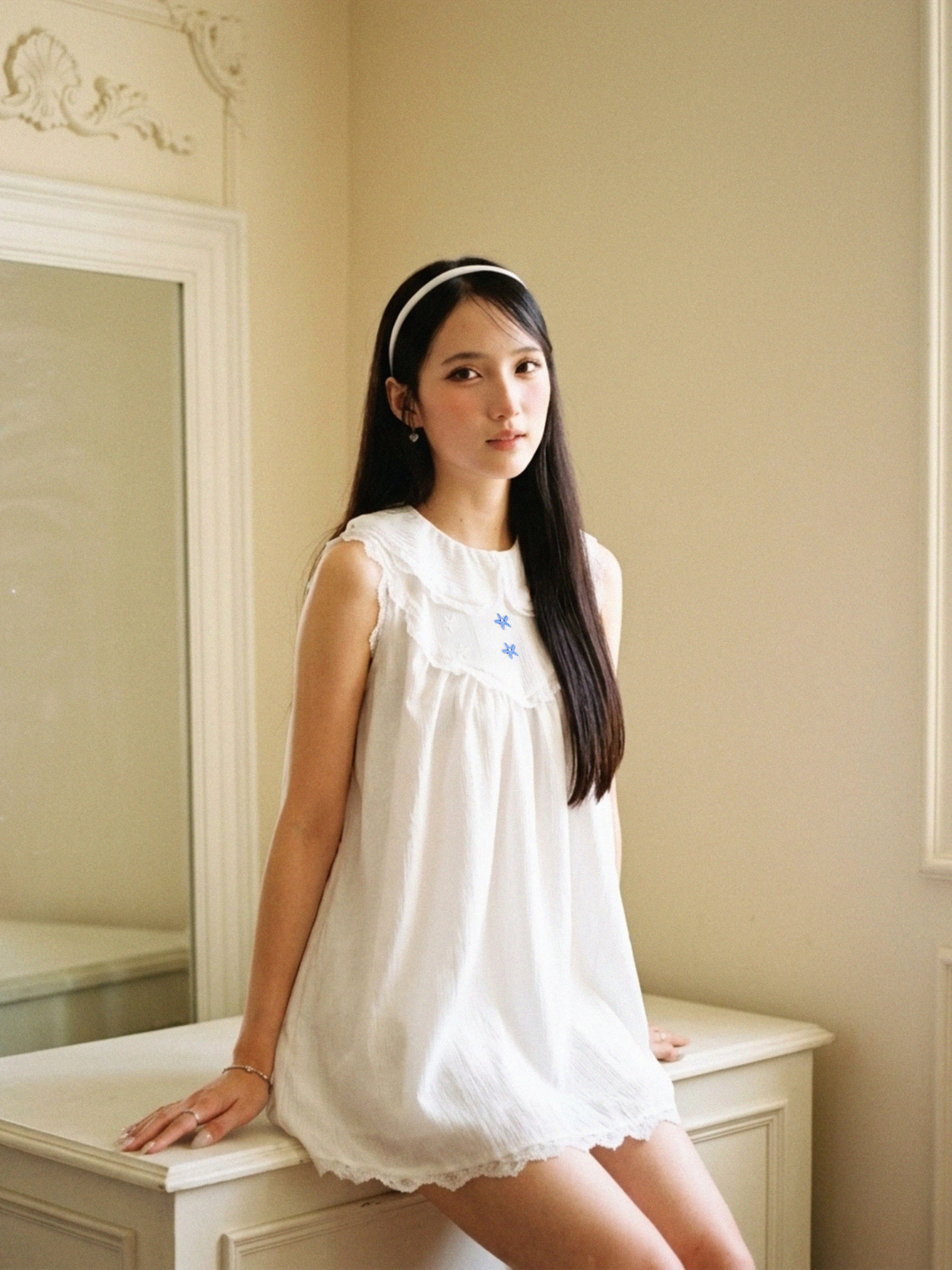 Đầm babydoll trắng cổ sen sát nách DKMV phối ren
