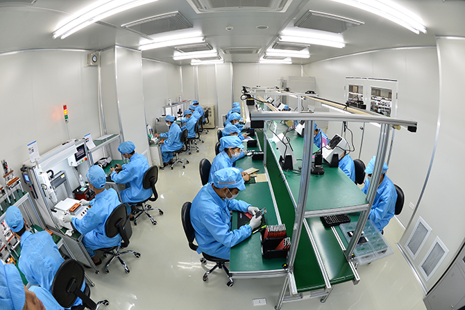 Tại sao các nhà máy điện tử luôn ưu tiên sử dụng băng tải phòng sạch?