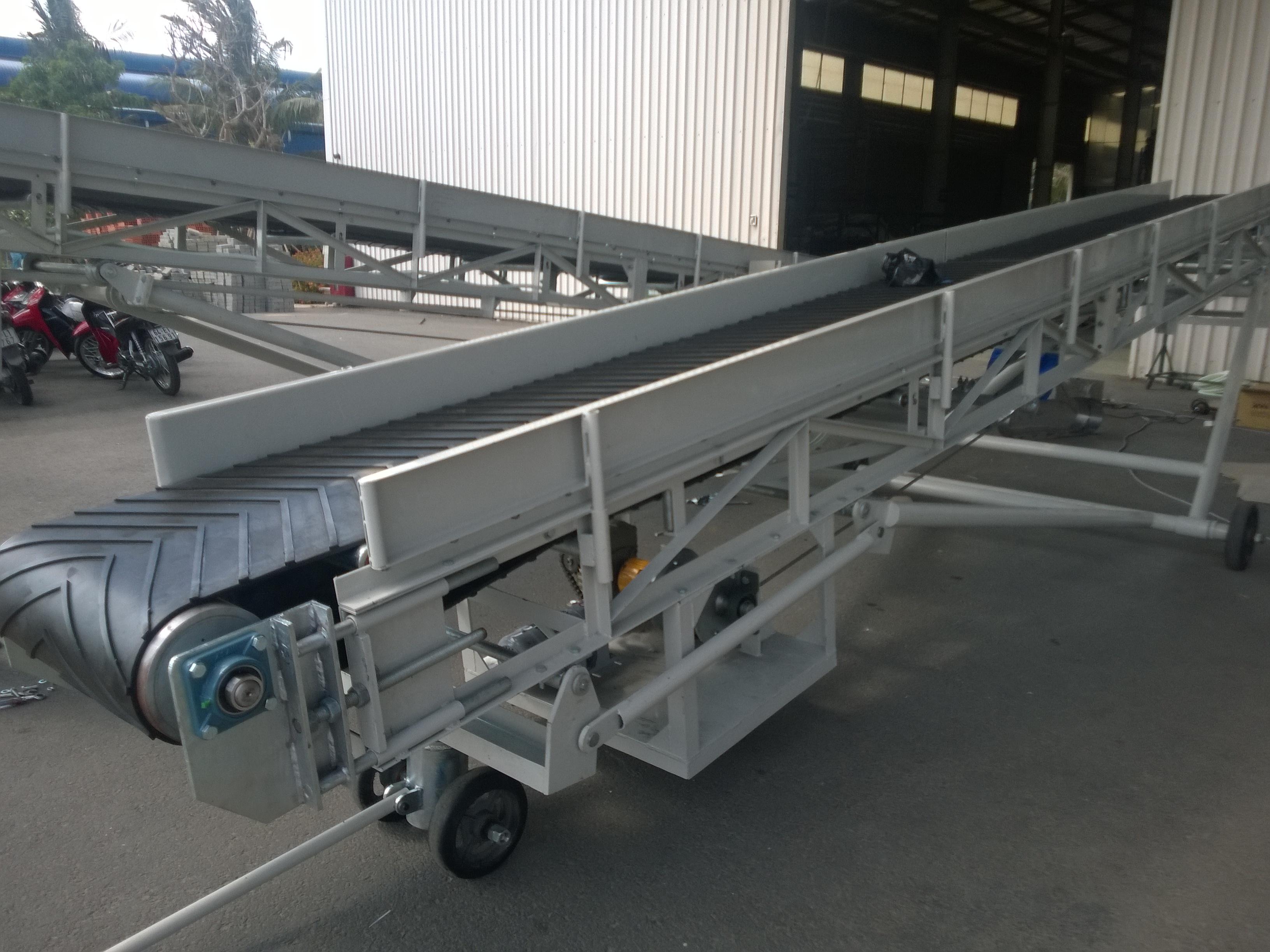 Băng tải cao su là gì? Cấu tạo và ứng dụng trong sản xuất công nghiệp