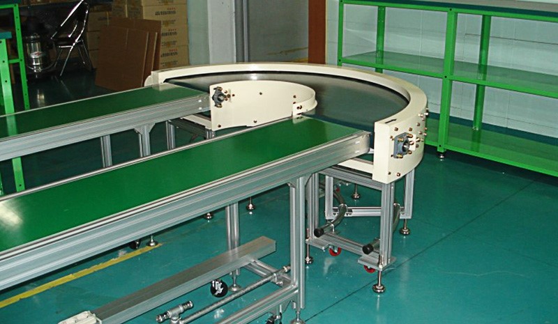 Có nên đầu tư băng tải cong 180 độ? Góc nhìn từ doanh nghiệp sản xuất