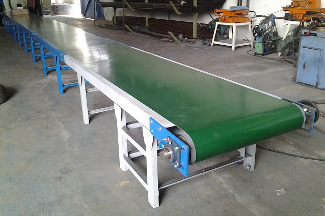 Nguyên lý hoạt động của băng tải dây đai là gì?