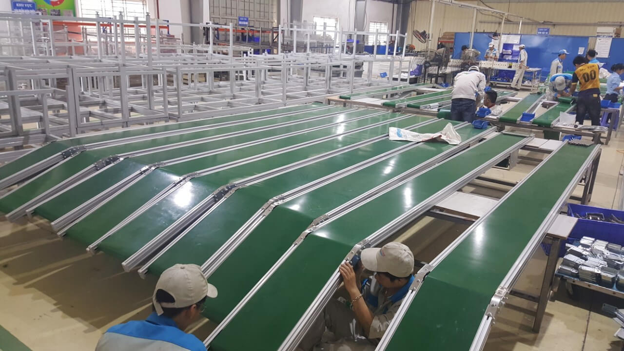 Khám phá cấu tạo và đặc điểm nổi bật của băng tải gấp khúc