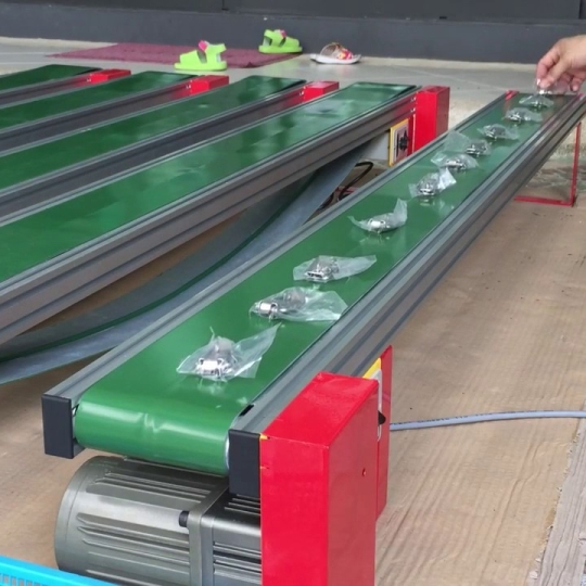 Băng tải mini là gì? Đặc điểm cấu tạo của băng tải mini