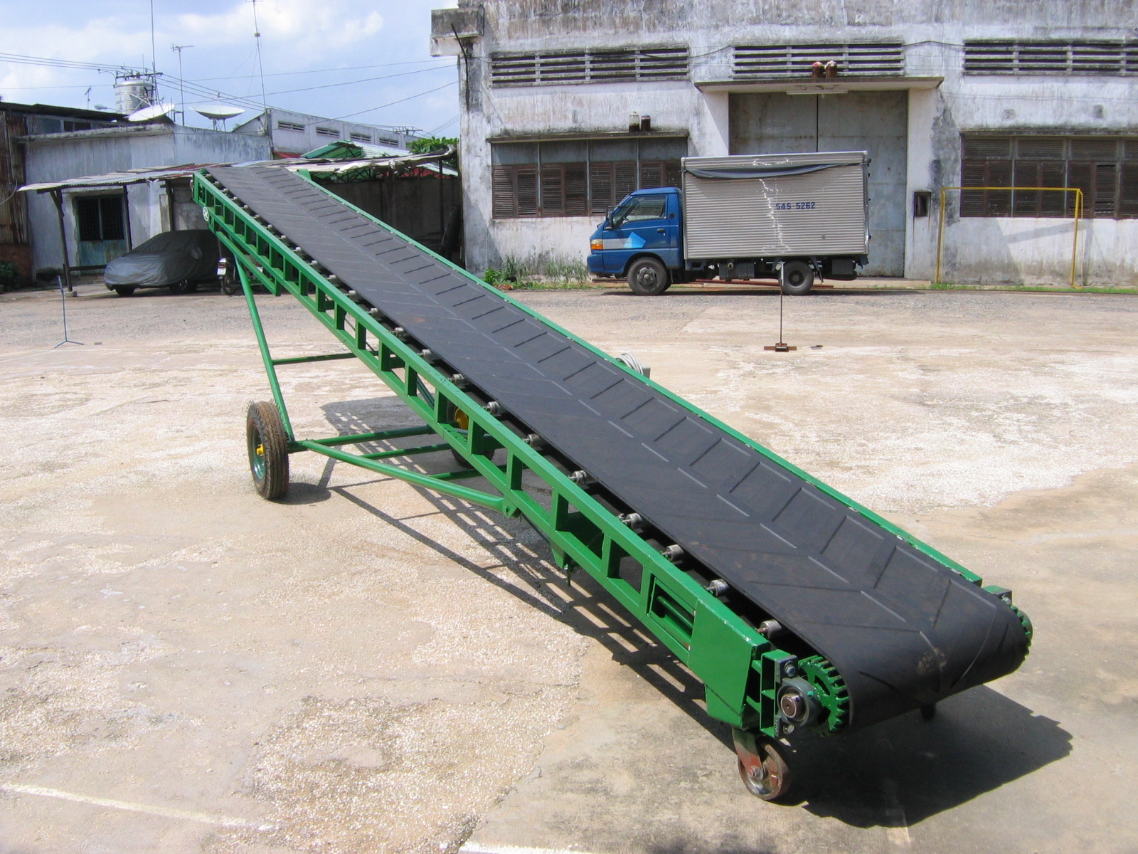 Cấu tạo và tính năng công dụng của băng tải nâng hạ