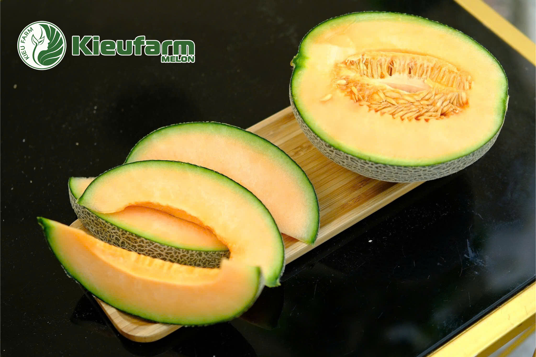 Dưa lưới tại Kieufarm có độ ngọt cao, ruột giòn chắc và không bị hư tổn do sâu bệnh.