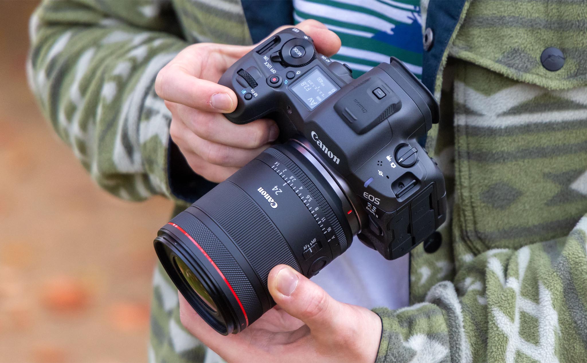 Canon cảnh báo người dùng: Nếu có máy trợ tim, hãy cân nhắc trước khi dùng ống kính VCM mới