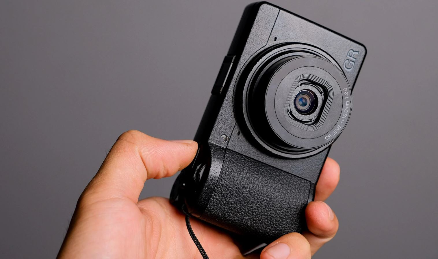 Anh em đang đợi Ricoh GR IV muốn chiếc máy sẽ có những nâng cấp gì?