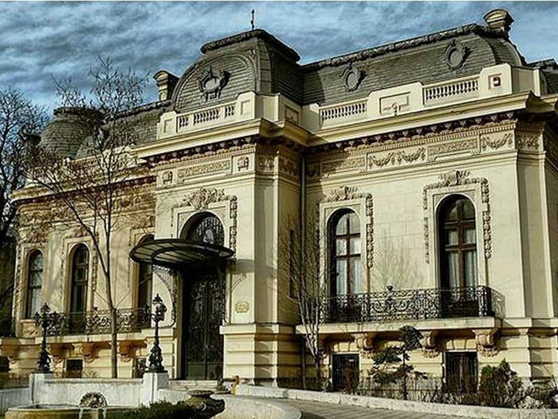 Mái Mansard là gì? Những điều cần biết khi thi công mái Mansard