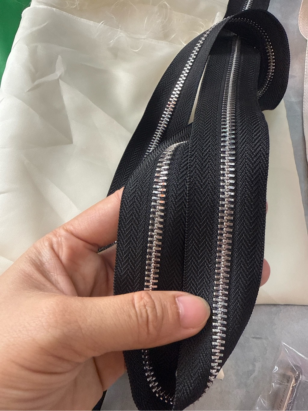 Đoạn dây kéo đen #5 (chưa gồm đầu kéo, chặn kéo), đầu kéo dày