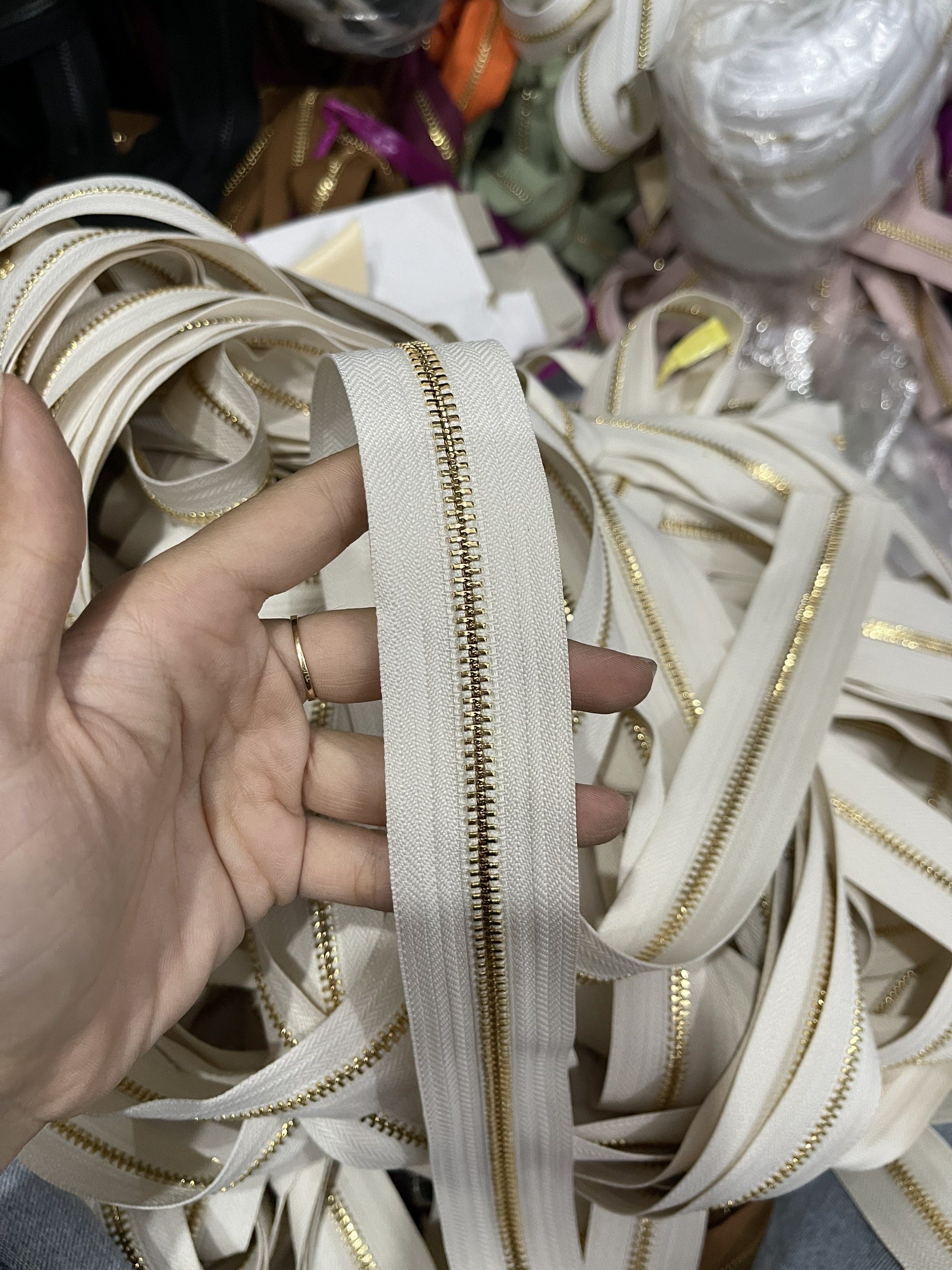 Đoạn Dây Kéo Răng 5( chưa gồm đầu kéo và chặn kéo): LOẠI 1 CHIỀU