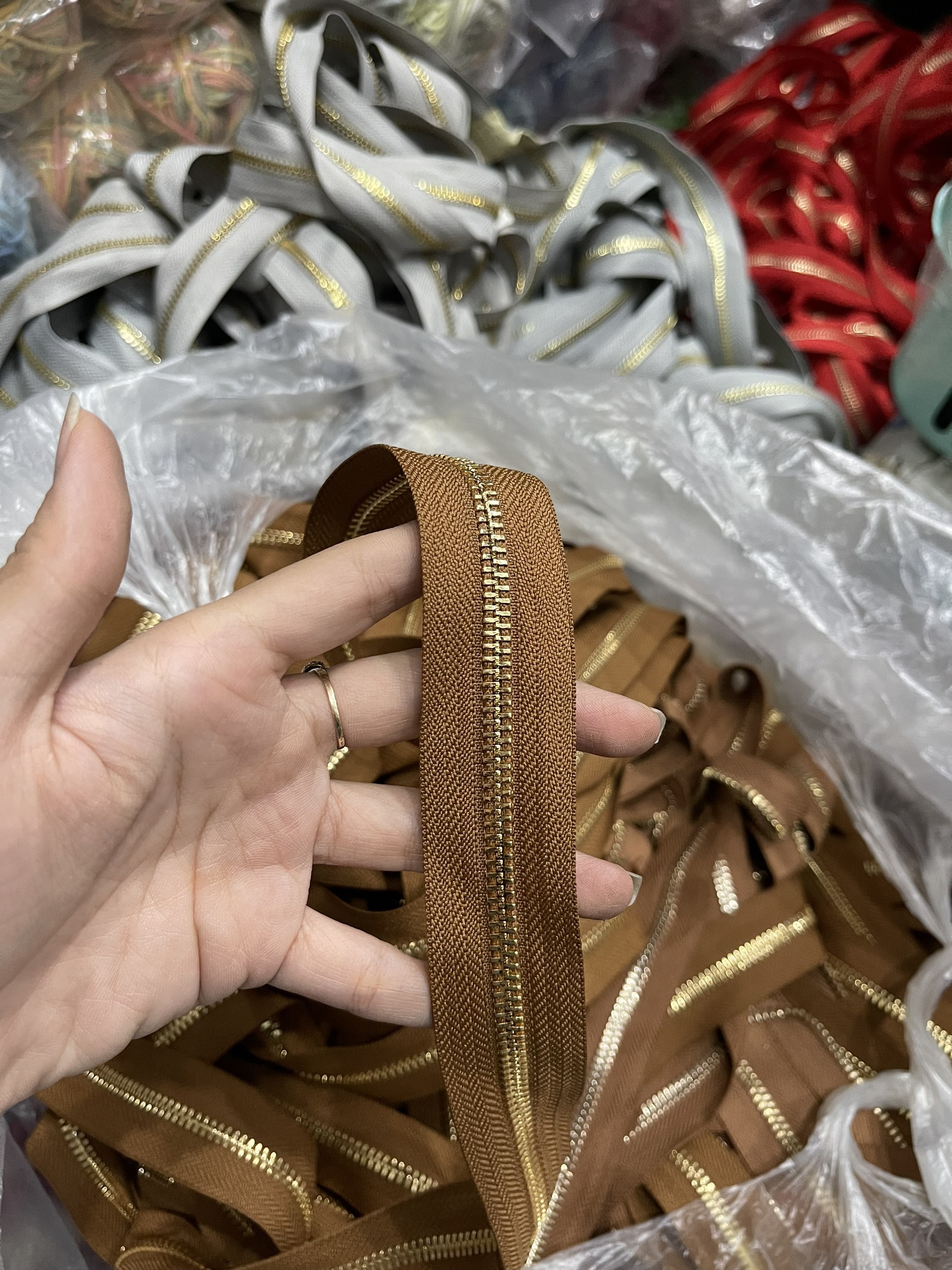 Đoạn Dây Kéo Răng 5( chưa gồm đầu kéo và chặn kéo): LOẠI 1 CHIỀU